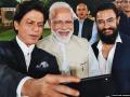 PM Narendra Modi के साथ सेल्फी लेते नजर आए शाहरुख़ खान और आमिर खान समेत ये बॉलीवुड सितारे - Hindi News | Bollywood stars, Shahrukh Khan and Aamir Khan,were seen taking selfies with PM Narendra Modi, see photos | Latest bollywood Photos at Lokmatnews.in