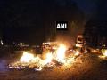 झारखंड: लोहरदगा में नक्सलियों का हमला, 9 ट्रकों में लगाई आग - Hindi News | Jharkhand: 9 trucks torched by 10 armed naxals in Lohardaga | Latest india News at Lokmatnews.in