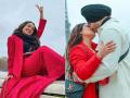 नेहा कक्कड़ और रोहनप्रीत सिंह ने खुलेआम सड़क पर किया लिपलॉक, देखें तस्वीरें - Hindi News | Neha Kakkar and Rohanpreet Singh Liplock Photos in Paris see pics | Latest bollywood Photos at Lokmatnews.in