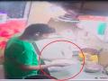Noida Pizza Viral Video: आरोपी मुजम्मिल अरेस्ट, थूककर बनाता था पिज्जा, वीडियो - Hindi News | watch Noida Pizza Viral Video Accused Muzammil arrested for spitting on pizza, video shows up police | Latest weird News at Lokmatnews.in