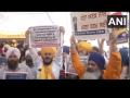 Operation Blue Star Anniversary: स्वर्ण मंदिर में लगे खालिस्तानी नारे, भिंडरावाले के पोस्टर भी लहराए; पंजाब में ऑपरेशन ब्लू स्टार बरसी पर सुरक्षा कड़ी - Hindi News | Operation Blue Star Anniversary pro Khalistan slogans raised in Golden Temple video viral | Latest india News at Lokmatnews.in