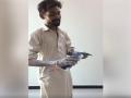 VIDEO: इस पाकिस्तानी मजदूर ने गाया बॉलीवुड सॉन्ग, दीवाना बना देगी इसकी गायकी - Hindi News | | Latest weird News at Lokmatnews.in