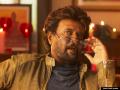 Petta Review : वॉर्डन और पॉलिटिशन के वॉर पर है रजनीकांत की 'पेट्टा', फैंस थिएटर में सीटी बजाने को होंगे मजबूर - Hindi News | rajnikanth film petta movie review | Latest bollywood News at Lokmatnews.in