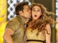 SEE PICS! Sara Ali Khan And Varun Dhawan recreate iconic Husn Hai Suhana song from Coolie No 1 - Hindi News | SEE PICS! Sara Ali Khan And Varun Dhawan recreate iconic Husn Hai Suhana song from Coolie No 1 | Latest entertainment Photos at Lokmattimes.com