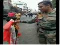सेना के जवान को सैल्यूट करते हुए बच्चे ने ऐसा क्या बोला कि जीत लिया दुनिया का दिल, देखें वीडियो - Hindi News | WATCH A child salutes Army personnel tells him aap bahut accha kaam karte ho in flood hit Maharashtra | Latest india News at Lokmatnews.in