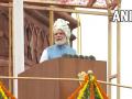 75th Independence Day: पीएम मोदी ने लगातार 9वीं बार लाल किले पर फहराया तिरंगा, कहा- देश वीर सावरकर, महात्मा गांधी, पंडित नेहरू के प्रति कृतज्ञ है - Hindi News | 76th Independence Day PM Modi hoisted the tricolor at the Red Fort for the 9th time in a row told India the mother of democracy | Latest india News at Lokmatnews.in
