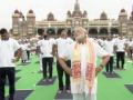 International Yoga Day: योग दिवस पर मैसूर में पीएम मोदी, कहा- ये स्वास्थ्य, सुख, और शांति का जश्न मनाने का माध्यम - Hindi News | International Yoga Day 2022 PM Narendra Modi at Mysuru palace to perform yoga along with others | Latest india News at Lokmatnews.in