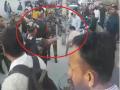 दिल्लीः आपस में कहासुनी के बाद पुलिसकर्मी पर सेना के जवानों ने जमकर भांजी लाठियां   - Hindi News | policeman thrashed by indian army jawans in delhi | Latest crime News at Lokmatnews.in