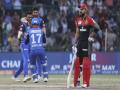 IPL 2020, RCB vs DC: आरसीबी का पलड़ा रहा दिल्ली पर भारी, पहले बल्लेबाजी करने वाली टीम को मिलेगा फायदा - Hindi News | IPL 2020, Royal Challengers Bangalore vs Delhi Capitals: head to head and pitch report | Latest cricket News at Lokmatnews.in