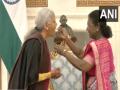 Union Budget 2026: राष्ट्रपति मुर्मू ने दही-चीनी खिलाकर वित्त मंत्री को दी शुभकामनाएं, 11 बजे शुरू होगा निर्मला सीतारमण का भाषण - Hindi News | Union Budget 2026 President Droupadi Murmu greeted Finance Minister by feeding him curd and sugar Nirmala Sitharaman speech will begin at 11 am | Latest business News at Lokmatnews.in