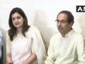 कांग्रेस छोड़कर शिवसेना में शामिल हुईं प्रियंका चतुर्वेदी, उद्धव ठाकरे ने मातोश्री में दिलाई सदस्यता - Hindi News | Priyanka Chaturvedi joins Shiva Sena in presence of Uddhav Thackrey | Latest india News at Lokmatnews.in