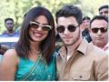 शादी के बाद हनीमून पर निकले प्रियंका-निक, इस अंदाज में किया प्यार का इजहार - Hindi News | priyanka chopra and nick jonas honeymoon pictures getting | Latest bollywood News at Lokmatnews.in