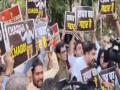 'राघव चड्ढा गद्दार हैं': AAP कार्यकर्ताओं ने राज्यसभा सांसद के खार स्थित आवास के बाहर किया प्रदर्शन, VIDEO - Hindi News | 'Raghav Chadha is a Traitor': AAP Workers Protest Outside Rajya Sabha MP's Khar Residence | Latest india News at Lokmatnews.in