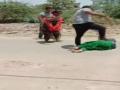 Video: कांग्रेस नेता के भाई ने महिला को सड़कों पर बुरी तरह पीटा, वजह जान आप भी हैरान होंगे - Hindi News | Punjab Congress leader's brother beats woman with belt over money dispute | Latest weird News at Lokmatnews.in