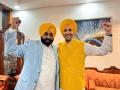 Punjab: आज राष्ट्रपति से राघव चड्ढा और भगवंत मान की मुलाकात, क्या दलबदल मामले में आएगा नया मोड़? - Hindi News | Raghav Chadha and Bhagwant Mann to meet President today | Latest india News at Lokmatnews.in