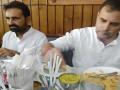 अदालती कार्रवाई के बाद राहुल गांधी ने पटना के एक रेस्त्रा में खाया डोसा, वायरल हुई तस्वीर - Hindi News | Rahul Gandhi eats dosa in patna maurya lok picture viral | Latest weird News at Lokmatnews.in