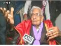 98 साल में इस शख्स ने किया पोस्ट ग्रेजुएशन, डिग्री मिली तो दिया ये संदेश  - Hindi News | 98 year old Raj Kumar receives his degree from NOU | Latest india News at Lokmatnews.in