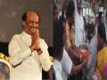 रजनीकांत की राजनीति में एंट्री, समर्थकों ने कुछ इस अंदाज में मनाया जश्न - Hindi News | Rajinikanth fans bursting crackers and ffering prayers after announced his political entry | Latest india News at Lokmatnews.in