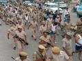 Rajasthan Police ने कच्छे-बनियान में 13 लोगों का जुलूस क्यों निकला ? - Hindi News | Rajasthan Police parade 13 accused in Alwar for helping escaped criminal | Latest india Videos at Lokmatnews.in