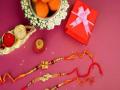 Raksha Bandhan 2019: रक्षा बंधन पर भूलकर भी अपनी बहन को न दें ये गिफ्ट्स! - Hindi News | Raksha Bandhan 2019 gifts available for sister whole list and what should not given | Latest spirituality News at Lokmatnews.in