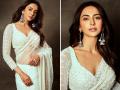 रकुल प्रीत सिंग व्हाइट साडीत दिसली खूपच सुंदर, तिच्या अदांवर चाहते झाले फिदा - Marathi News | Rakul Preet Singh gave a sizzling pose in a white saree fans went crazy after seeing the pictures | Latest filmy Photos at Lokmat.com