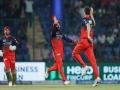 DC vs RCB: भुवी, हेजलवुड ने ढहा दिया दिल्ली कैपिटल्स की बैटिंग का टॉप ऑर्डर, शीर्ष के छह बल्लेबाज आउट और रन बनाए कुल 7 - Hindi News | DC vs RCB: Bhuvneshwar and Hazlewood dismantle Delhi Capitals' top order; the top six batsmen score a combined total of just 7 runs | Latest cricket News at Lokmatnews.in