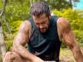 Salman Khan Photos: मिट्टी में लथपथ दिखे सलमान खान, लिखा 'सभी किसानों को सलाम', see pics - Hindi News | Salman khan share photo and show respect to farmers see salmon farming pictures | Latest bollywood Photos at Lokmatnews.in