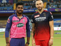 RCB vs RR: मैच पर बारिश का साया, कोहली फिर दिख सकते हैं कप्तान के रूप में, जानिए दोनों टीमों की संभावित प्लेइंग 11 - Hindi News | RCB vs RR Playing 11 Prediction M. Chinnaswamy Stadium Pitch Report virat kohli as a caption | Latest cricket News at Lokmatnews.in