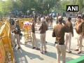 शाहीन बाग में भारी संख्या में पुलिस बल तैनात, धारा 144 लागू, ड्रोन से हो रही है निगरानी - Hindi News | Delhi violence live updates shaheen bagh protest, section 144 imposed | Latest india News at Lokmatnews.in