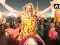 Kumbh Mela 2019: पहले शाही स्नान के साथ कुंभ का आगाज, वीडियो - Hindi News | Prayagraj : Devotees take a holy dip in river Ganga at Sangam Ghat on the occasion of first ‘Shahi Snan’ at KumbhMela2019 | Latest india Videos at Lokmatnews.in