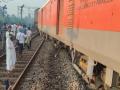 Shalimar-Secunderabad Train Derail: पश्चिम बंगाल में हादसे का शिकार हुई शालीमार एक्सप्रेस, पटरी से उतरे तीन डिब्बे - Hindi News | Shalimar-Secunderabad Train Derail Shalimar Express accident in West Bengal three coaches derail | Latest india News at Lokmatnews.in