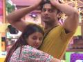 Bigg Boss 13: Sidharth Shukla को Shehnaz Gill ने किया प्रपोज, 'I Love You बोल, सबको फाड़ दूंगी' - Hindi News | Bigg Boss 13 Shehnaz gill and Sidharth Shukla Love Affair | Latest television Videos at Lokmatnews.in