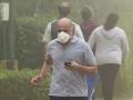 दिल्ली में फैली दमघोटू स्मॉग की धुंधली चादर, देखें तस्वीरें - Hindi News | Smog wrapped in Delhi, see photos | Latest india Photos at Lokmatnews.in