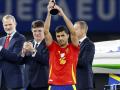 EURO 2024 Final Spain vs England Highlights: जर्मनी को पीछे छोड़ते हुए चौथी बार चैंपियन स्पेन, टूर्नामेंट के सर्वश्रेष्ठ खिलाड़ी रोड्री, यहां देखें किस खिलाड़ी को कौन सा पुरस्कार मिला... - Hindi News | EURO 2024 Final Spain vs England Highlights Spain’s Rodri named best player of the tournament beating England 2-1 see video | Latest other-sports News at Lokmatnews.in