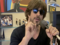 Shahrukh Khan ने IFor India के लिए ऐसा गाना गाया, बेटे Abram ने परेशान होकर कहा- पापा बस बहुत हो गया - Hindi News | Shahrukh Khan turns singer for I For India Concert for corona | Latest bollywood Videos at Lokmatnews.in