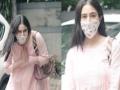 PHOTOS: लॉकडाउन के बाद पहली बार घर से बाहर निकलीं सारा अली खान, फैंस को हाथ जोड़ किया नमस्ते - Hindi News | Sara Ali Khan greets paparazzi with a wave and a namaste as she spotted outdoors | Latest bollywood Photos at Lokmatnews.in