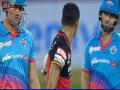 IPL Controversy: बीच मैदान पर ही मार्कस स्‍टोइनिस से भिड़ गए नवदीप सैनी, गलती करने के बाद भी नहीं मांगी माफी और फिर... - Hindi News | Navdeep Saini angers Marcus Stoinis by not apologising for beamer pays the price | Latest cricket News at Lokmatnews.in