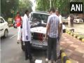 Delhi: तेज रफ्तार SUV का कहर, पैदल चल रहे लोगों को मारी टक्कर, 1 की मौत - Hindi News | One person died and another got injured after being hit by an SUV near 11 Murti in Delhi | Latest crime News at Lokmatnews.in