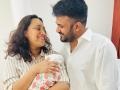 Swara Bhaskar Baby Girl Photos: स्वरा भास्कर मां बनीं, पति फहाद अहमद के साथ गोद में बेटी लेकर साझा की तस्वीर, देखें - Hindi News | Swara Bhaskar Baby Girl Photos Swara Bhaskar becomes mother shares picture with husband Fahad Ahmed with daughter in her lap see | Latest bollywood News at Lokmatnews.in