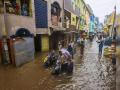 Tamil Nadu Rain: तमिलनाडु में आफत की बारिश, IMD ने जारी किया रेड अलर्ट; कई उड़ानें और ट्रेनें रद्द - Hindi News | Tamil Nadu Rain IMD issues red alert Many flights and trains canceled | Latest india News at Lokmatnews.in