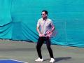 क्रिकेट बैट छोड़ धोनी ने थामा टेनिस रैकेट, दर्ज की शानदार जीत - Hindi News | MS Dhoni spotted playing tennis ahead of tournament in Ranchi | Latest cricket Videos at Lokmatnews.in
