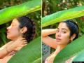 पत्तों के पीछे छिपी जाह्नवी कपूर का दिखा दिलकश अंदाज, देखें वायरल तस्वीरें - Hindi News | | Latest bollywood Photos at Lokmatnews.in