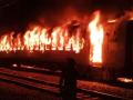 Train Accident: इटावा के पास नई दिल्ली-दरभंगा एक्सप्रेस के कोच में आग लगी, लोगों को मामूली चोटें आईं, देखें वीडियो - Hindi News | Train Accident train number 02570 Darbhanga Clone Special 3 coach New Delhi-Darbhanga Express catches fire near UP's Etawah Visuals see video | Latest india News at Lokmatnews.in