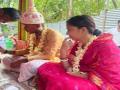 बिरचंद्रमनुः 8 साल से प्यार, पति नयन साहा ने पत्नी झूमा साहा की शादी पड़ोसी दीपांकर बानिक से कराई, 2 बच्चे की मां ने 21 अप्रैल को की शादी - Hindi News | Birchandramanu Love 8 years husband Nayan Saha got wife Jhuma Saha married neighbour Dipankar Banik mother 2 children married 21st April Tripura | Latest weird News at Lokmatnews.in