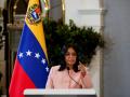 US Strikes Venezuela: दुनिया के लिए बने शांति दूत ने किए वेनेजुएला पर हमले - Hindi News | US strikes Venezuela Maduro custody VP Delcy Rodriguez named interim President world peace ambassador attacks Venezuela | Latest world News at Lokmatnews.in