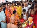 केंद्रीय मंत्री उमा आगे और 'शिव-साधना' पीछे, महाकाल का ऐसे किया पूजन - Hindi News | cm shivraj singh chauhan and uma bharti joins mahakaleshwar sawari | Latest india News at Lokmatnews.in