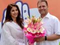 उर्मिला मातोंडकर ने कहा- स्टार की तरह राजनीति में नहीं आई हूं - Hindi News | Urmila Matondkar says that she dont come in to the politics like a star | Latest bollywood News at Lokmatnews.in