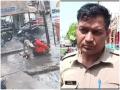 वीडियो: देखते ही देखते स्कूटर पर सवार पुलिस वाला और उसकी पत्नी जा गिरे विशाल नाले में और फिर....., कैमरे में कैद हुआ दुर्घटना - Hindi News | uttar pradesh news viral video shows up police man dayanand singh with wife fall open big drain aligarh | Latest weird News at Lokmatnews.in