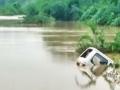 मध्य प्रदेश: नदी के बहाव में पुल पार करते बही वैन, चार लोगों की मौत - Hindi News | Madhya Pradesh: Bahi van crossing bridge over riverbed, four people die | Latest india News at Lokmatnews.in