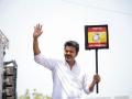 सिनेमा से सियासत के 'जननायक' तक, 2 साल में विजय कैसे बने तमिलनाडु की राजनीति के हीरो? जानें पूरी कहानी - Hindi News | Tamil Nadu Election Results 2026 How did Vijay transform from film hero to people hero of Tamil Nadu know all about | Latest india News at Lokmatnews.in